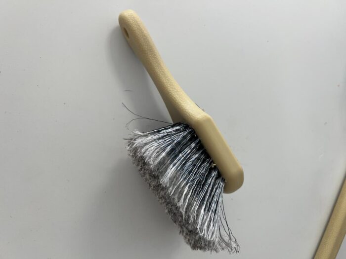 Cepillo Para Pasueras Gris Mango Corto Suave